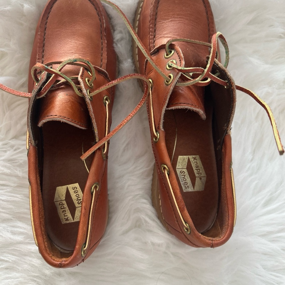 Vintage Knapp Brown Leather Flats with Textured Finish and Stitching